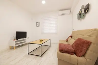 Una televisión o centro de entretenimiento en Luxury apartment in Chamartín, Madrid center