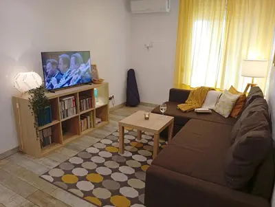Una televisión o centro de entretenimiento en Apartamento a una parada de Atocha