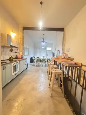 Una cocina o zona de cocina en Amazing For Six