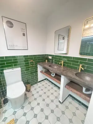 Un baño de Amazing For Six