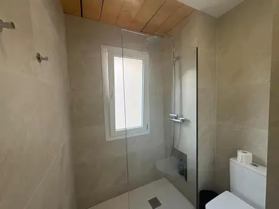 Un baño de Retiro Residence Zafiro