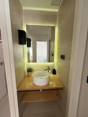 Un baño de Retiro Residence Zafiro