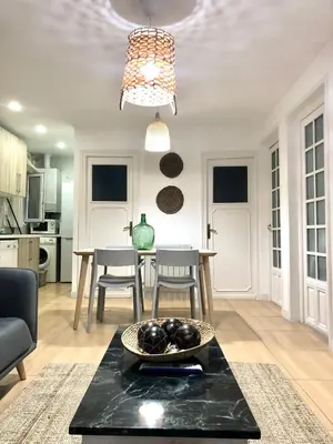 Una cocina o zona de cocina en BEAUTIFUL APARTMENT 4bed PLAZA DE ESPAÑA