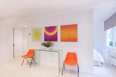 Zona de estar de Estilo y Confort en el Corazón de Salamanca