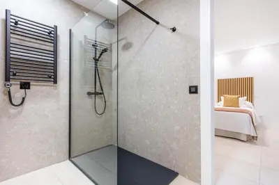 Un baño de Estilo y Confort en el Corazón de Salamanca