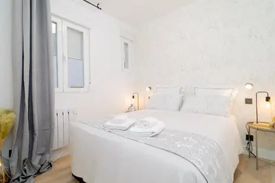 Cama o camas de una habitación en Elegancia junto al arte en Madrid