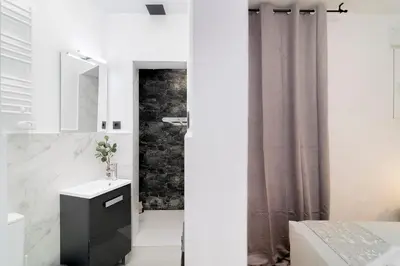 Un baño de Elegancia junto al arte en Madrid