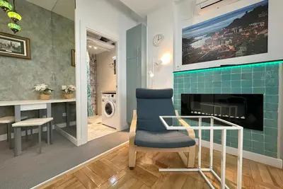 Una televisión o centro de entretenimiento en Berkana Apar-studios