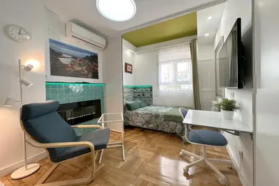 Una televisión o centro de entretenimiento en Berkana Apar-studios