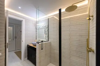 Un baño de PDA2BI Loft de lujo, de diseño, histórico, a estrenar! Temporal