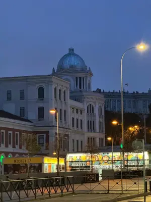 Edificio en el que se encuentra el hostal o pensión