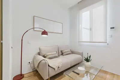 Cama o camas de una habitación en Bright New Studio Near Madrid City Center