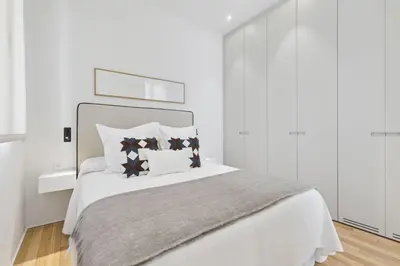 Cama o camas de una habitación en Bright New Studio Near Madrid City Center