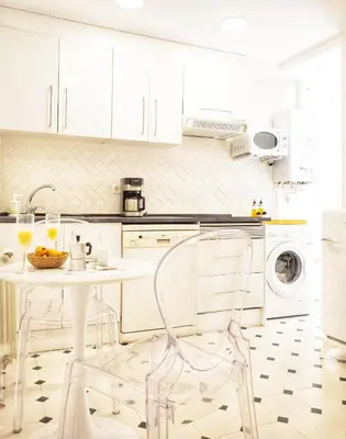 Una cocina o zona de cocina en Cozy APT WiFi 4 PAX 15 min Puerta del Sol