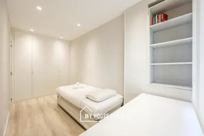 Cama o camas de una habitación en MyHouseSpain - Luz y Espacio junto al Retiro
