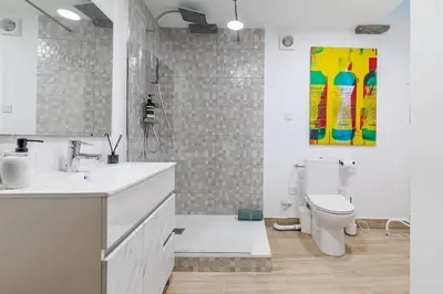 Un baño de Art & Relax: Atocha Reina Sofía Studio