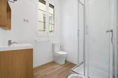 Un baño de Cream Lavapies by Hogar 4