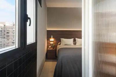 Cama o camas de una habitación en Edmond Vibes Almagro Suites