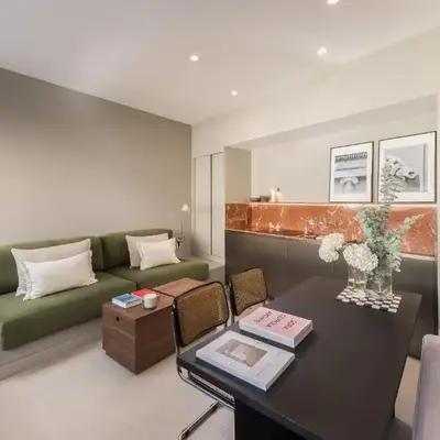 Edmond Vibes Almagro Suites