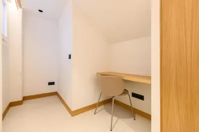Plano de Amplio piso exterior de un dormitorio en La Latina Temporal SCR7B2