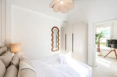 Cama o camas de una habitación en MyHouseSpain - Terraza privada junto al Bernabéu