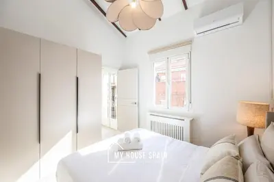 Cama o camas de una habitación en MyHouseSpain - Terraza privada junto al Bernabéu