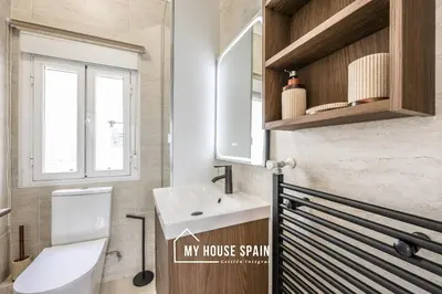 Un baño de MyHouseSpain - Terraza privada junto al Bernabéu