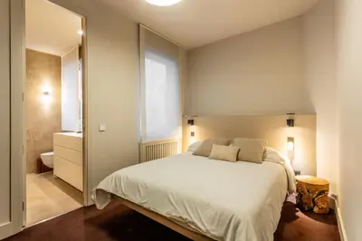 Cama o camas de una habitación en Luxurious 2BD Apartment in Justicia