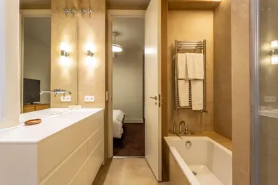Un baño de Luxurious 2BD Apartment in Justicia