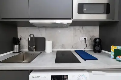 Una cocina o zona de cocina en Luxury studio heart of Madrid