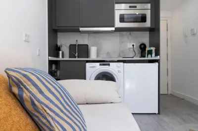 Una cocina o zona de cocina en Luxury studio heart of Madrid