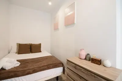 Cama o camas de una habitación en Mi apartamento en Lavapiés