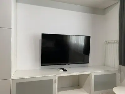Una televisión o centro de entretenimiento en Smart Studio Madrid Ventas