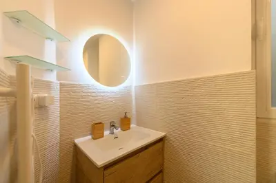 Un baño de Apartamento con 2 dormitorios, 2 baños y sofá cama ideal para familias en Madrid Temporal CAR1012
