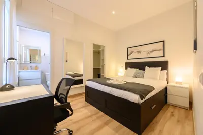 Cama o camas de una habitación en Apartamento con 2 dormitorios, 2 baños y sofá cama ideal para familias en Madrid Temporal CAR1012
