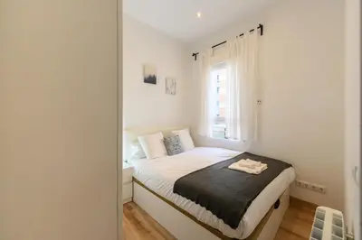 Cama o camas de una habitación en Apartamento con 2 dormitorios, 2 baños y sofá cama ideal para familias en Madrid Temporal CAR1012