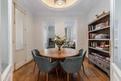 Biblioteca en el apartamento
