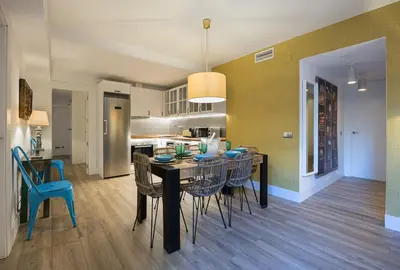 Una cocina o zona de cocina en 4BR Private Garden - Best Location for Families