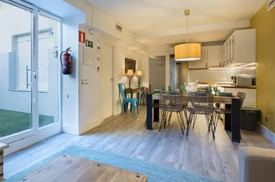 Una cocina o zona de cocina en 4BR Private Garden - Best Location for Families
