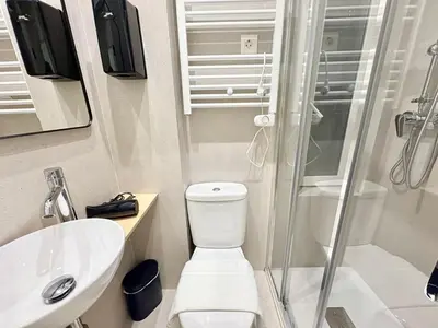 Un baño de Retiro Residence Rosa