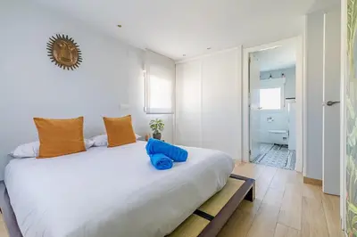 Cama o camas de una habitación en Oasis with private pool in Madrid