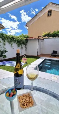 Bebidas en Oasis with private pool in Madrid