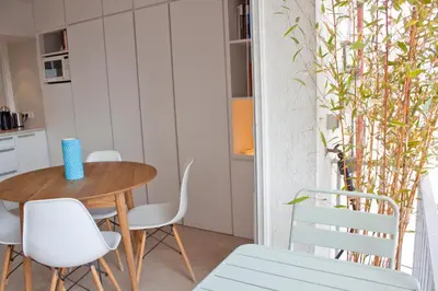 Una cocina o zona de cocina en Refugio soleado sobre los tejados de Chueca