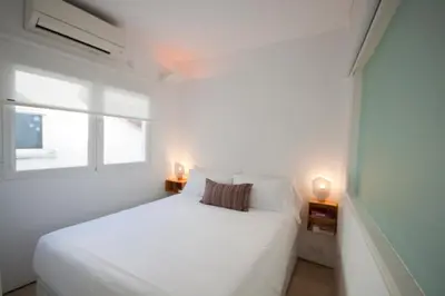 Cama o camas de una habitación en Refugio soleado sobre los tejados de Chueca