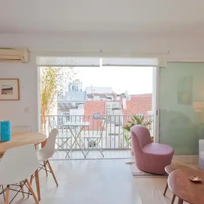 Refugio soleado sobre los tejados de Chueca