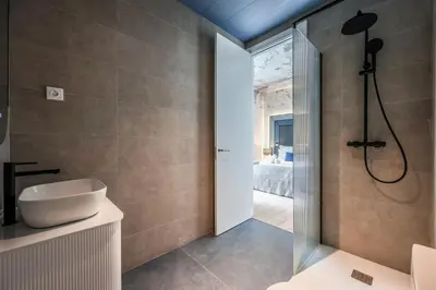 Un baño de ColivINN Plaza Mayor II