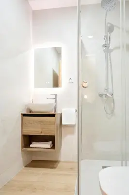 Un baño de AC Rooms Madrid Centro