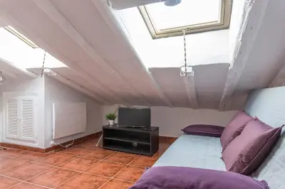 Una televisión o centro de entretenimiento en CSF6 - white loft latina