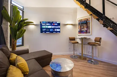 Una televisión o centro de entretenimiento en ººIM La Latina-City Centre-WiFi-AC-SmartTVºº
