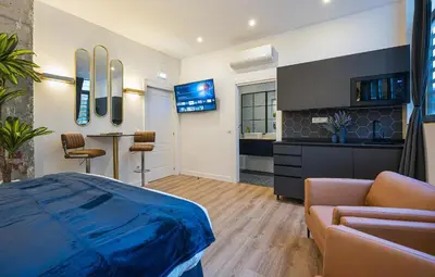 Una cocina o zona de cocina en B IM La Latina-City Centre-WiFi-AC-SmartTV B